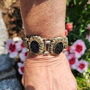 Vintage Carved Stone‎ floral bracelet